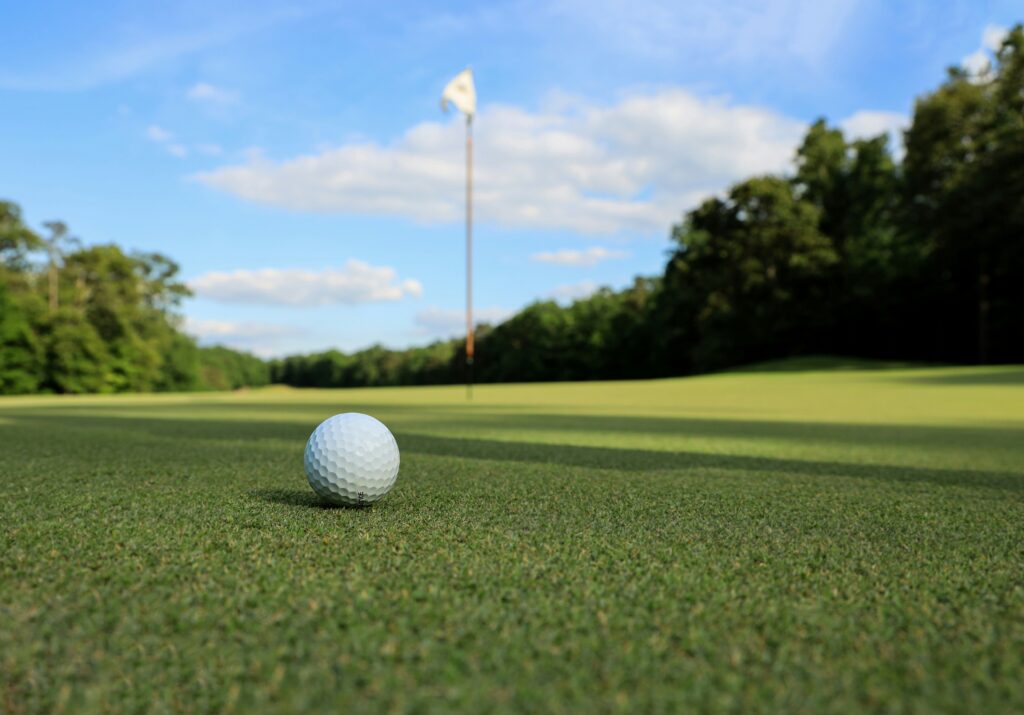 balle de golf au golf de Saumane